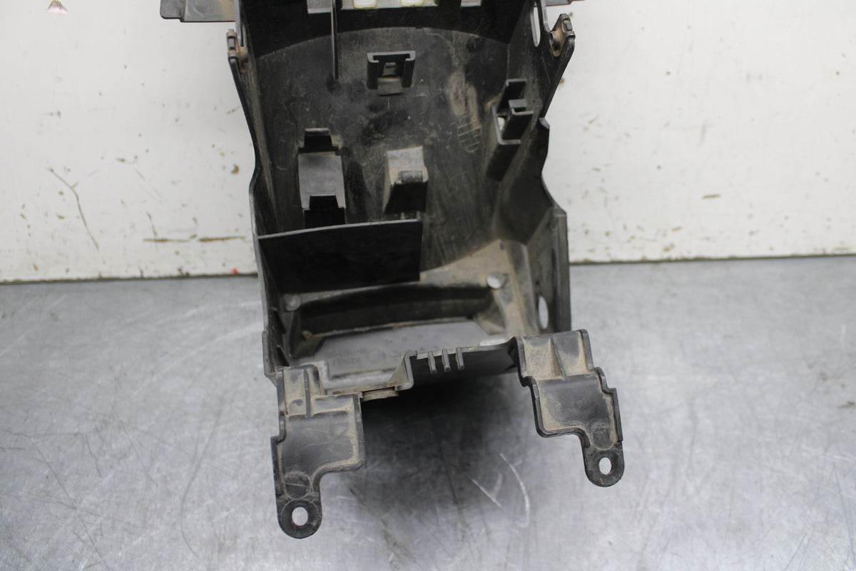 09-15 YAMAHA FZ6R REAR UNDERTAIL BATTERY TRAY PLASTIC 20S-21611-00-00  BB719