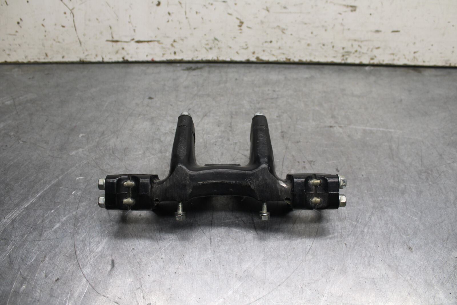 82-83 YAMAHA IT175 FORKS UPPER TRIPLE TREE CLAMP BB108