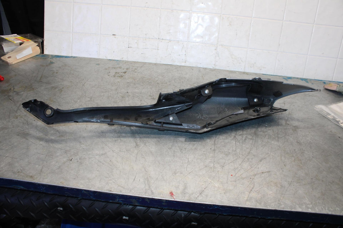 08-10 SUZUKI GSXR600 RIGHT REAR BACK TAIL FAIRING COWL SHROUD BB430