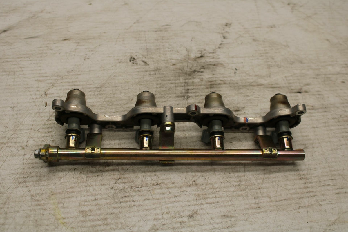 05-06 HONDA CBR600RR SECONDARY FUEL INJECTORS TOP AIRBOX GAS RAIL BB307