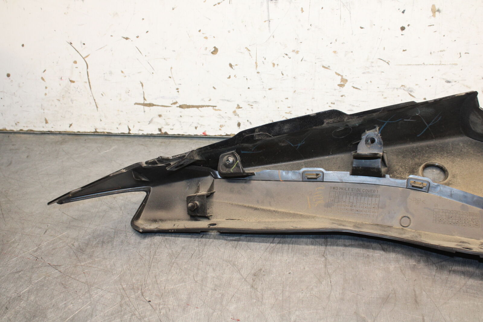 19-24 YAMAHA R3 LEFT REAR BACK TAIL FAIRING COWL SHROUD BB736