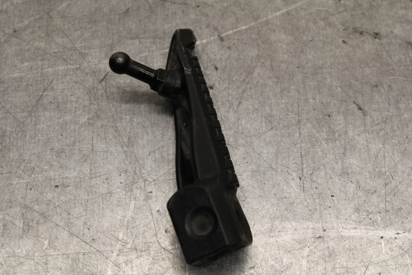 16 KAWASAKI NINJA ZX10R RIGHT FRONT FOOT REST PEG STEP 34028-0140 BB650