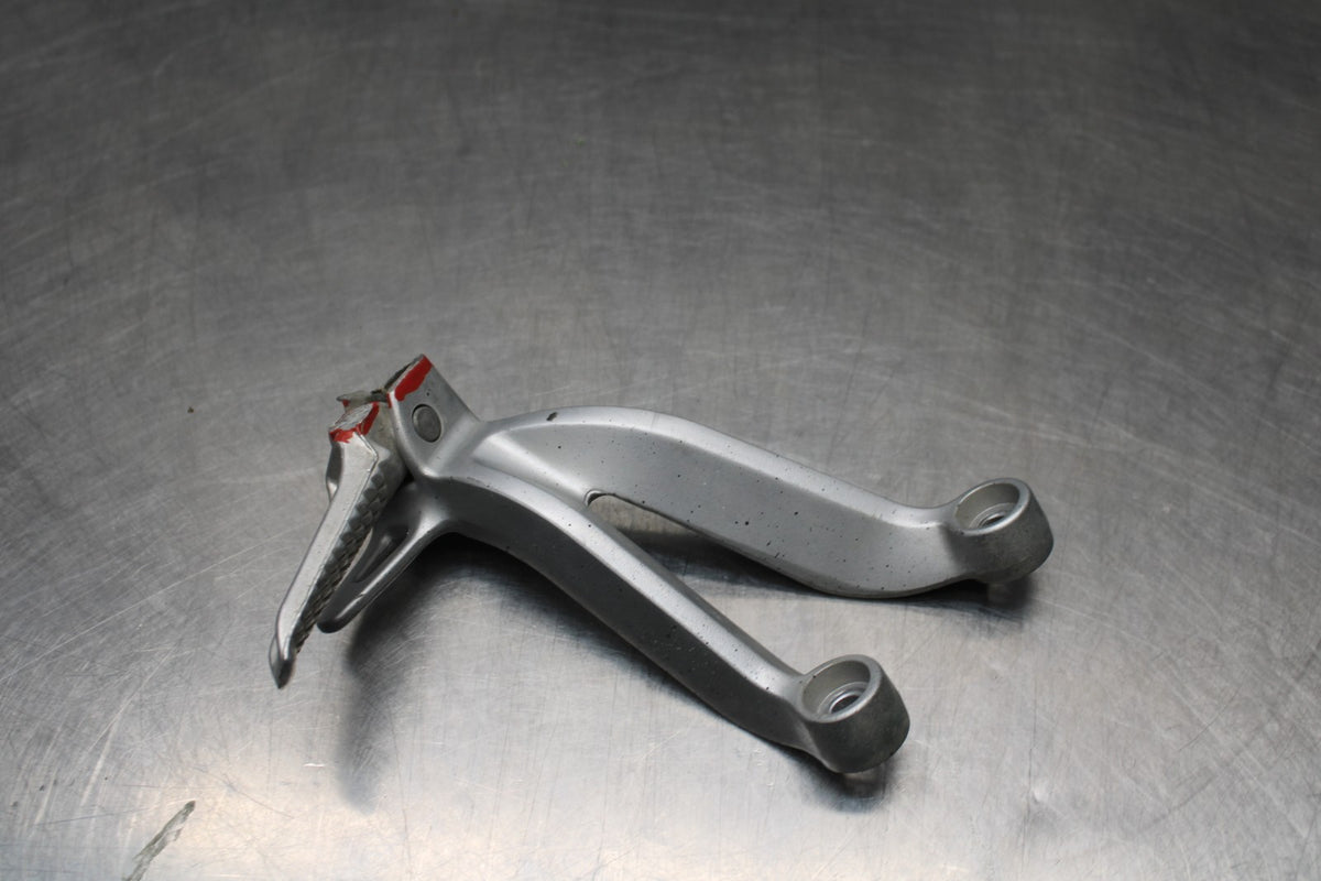 01-03 SUZUKI GSXR600 LEFT REAR BACK PASSENGER PEG BB841
