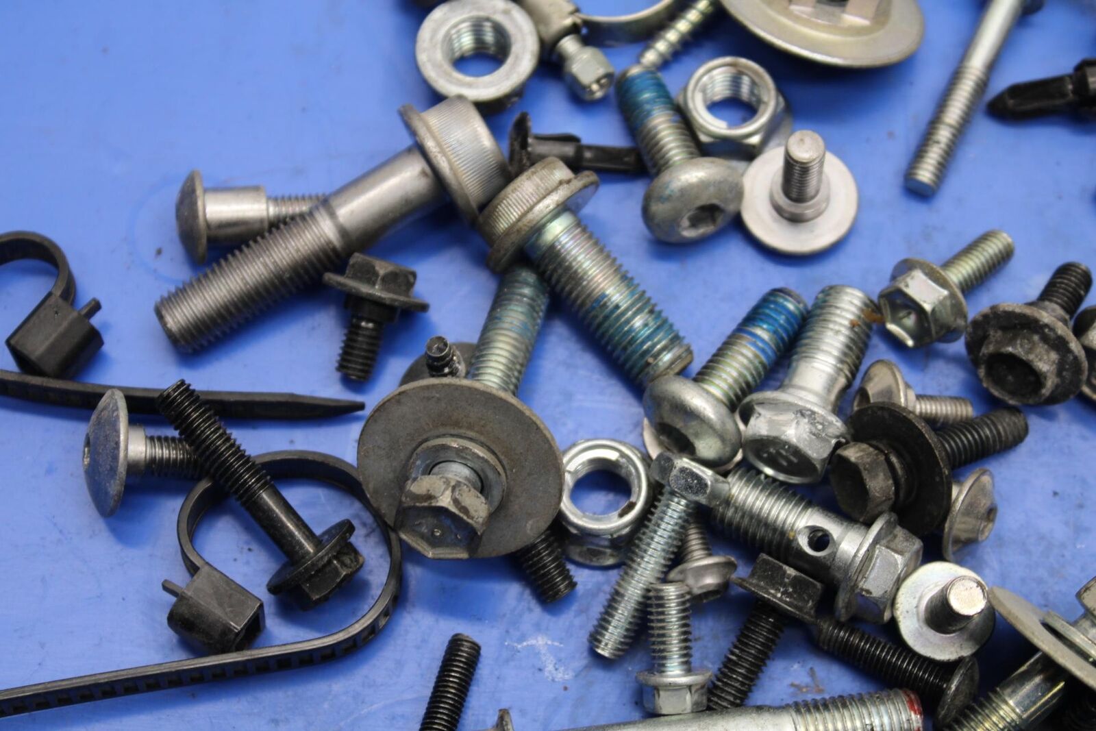 2015 Suzuki GSXR750 MISCELLANEOUS MOUNTING BOLTS HARDWARE MOTOR SCREWS BB595
