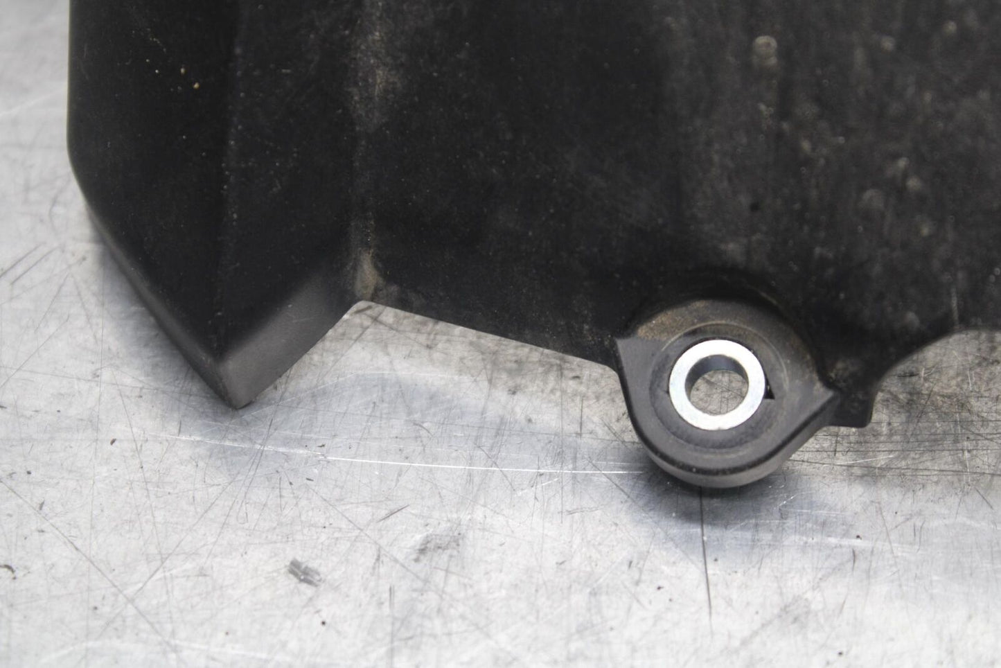 2014 Yamaha FZ09 REAR BACK WHEEL TIRE HUGGER FENDER 1RC-21650-00-00 BB81