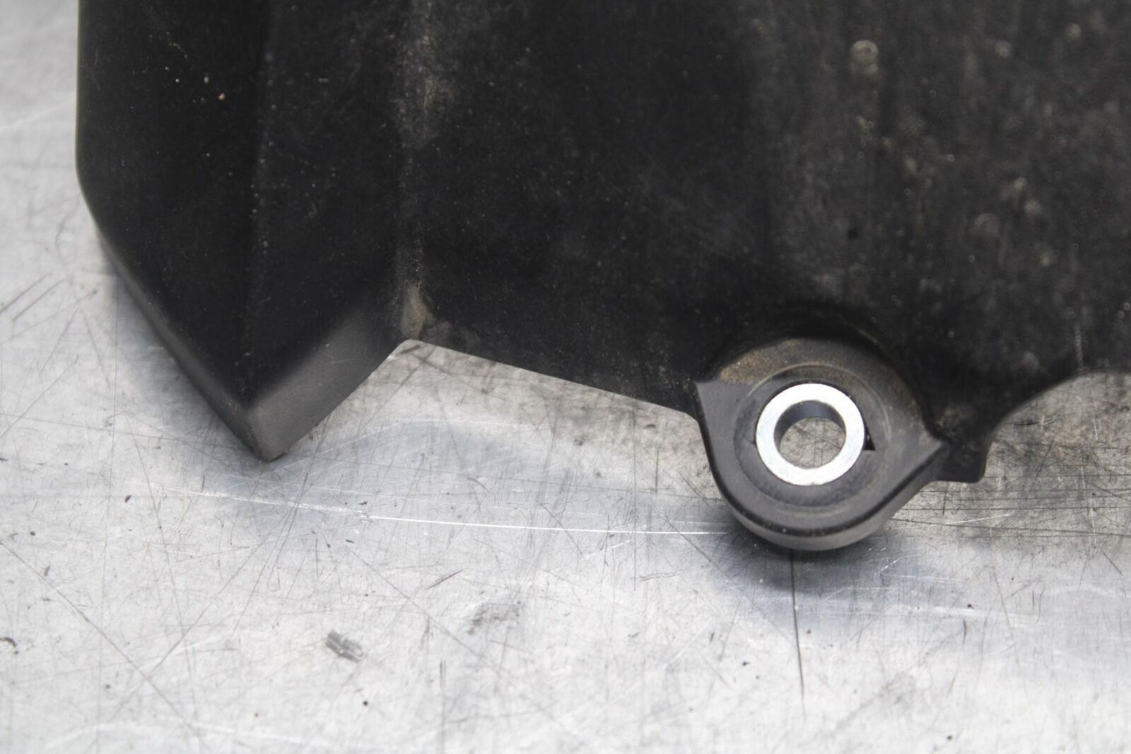 2014 Yamaha FZ09 REAR BACK WHEEL TIRE HUGGER FENDER 1RC-21650-00-00 BB81