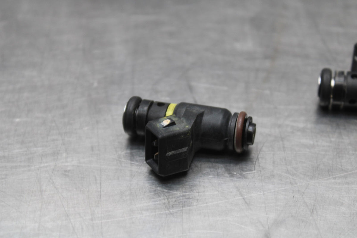 19 MOTO GUZZI V7 III FUEL INJECTOR SET PAIR BB831