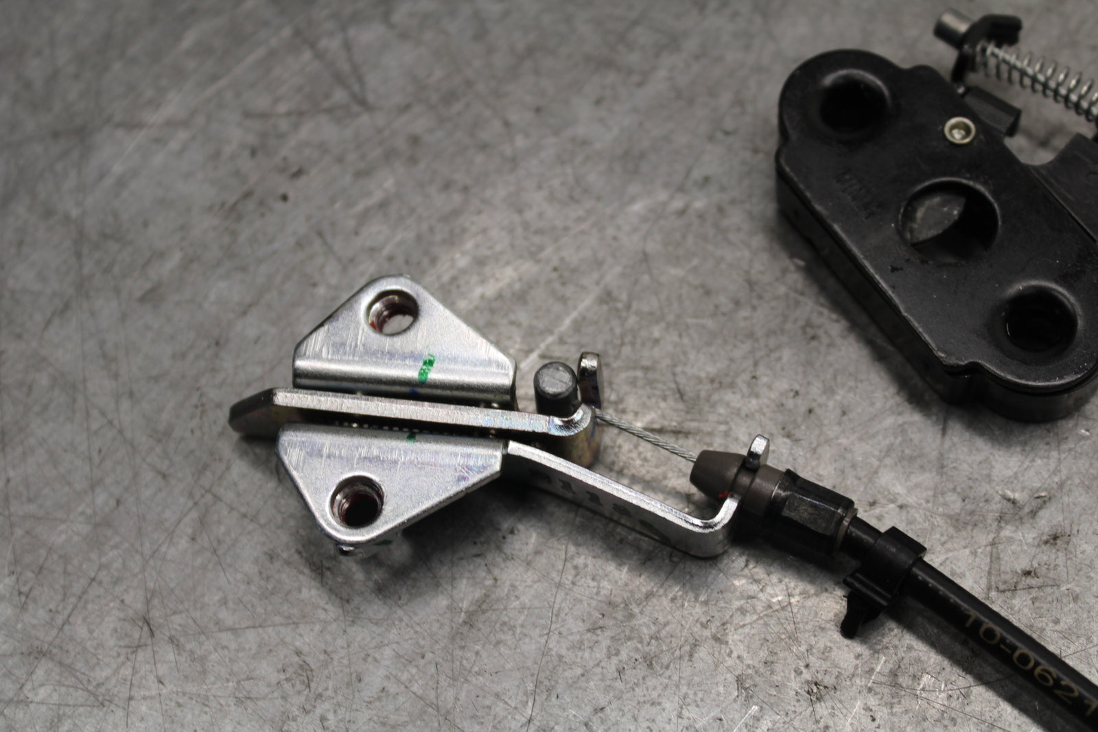 18-23 KAWASAKI NINJA 400 REAR & FRONT SEAT LATCH LOCK ASSEMBLY BB660