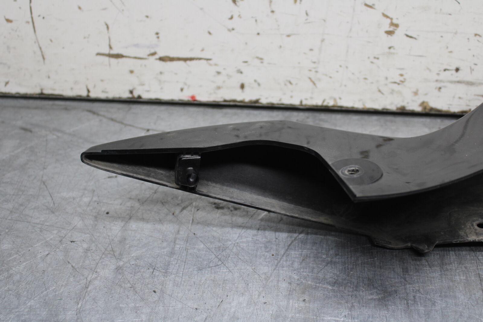 11-24 SUZUKI GSXR750 RIGHT REAR TAIL FAIRING COWL SHROUD 47100-15J10-YVB  BB714