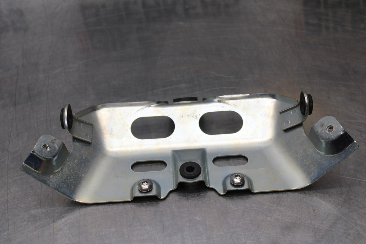 08-10 SUZUKI GSXR 600 FRONT GAS TANK FAIRING COWL COVER MOUNT BRACKET BB202