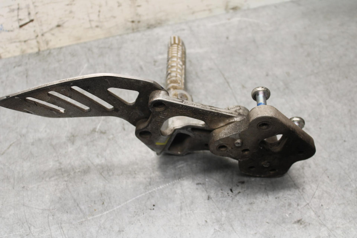08-10 SUZUKI GSXR750 LEFT REARSET REAR SET DRIVER FOOT PEG REST STOP BB58
