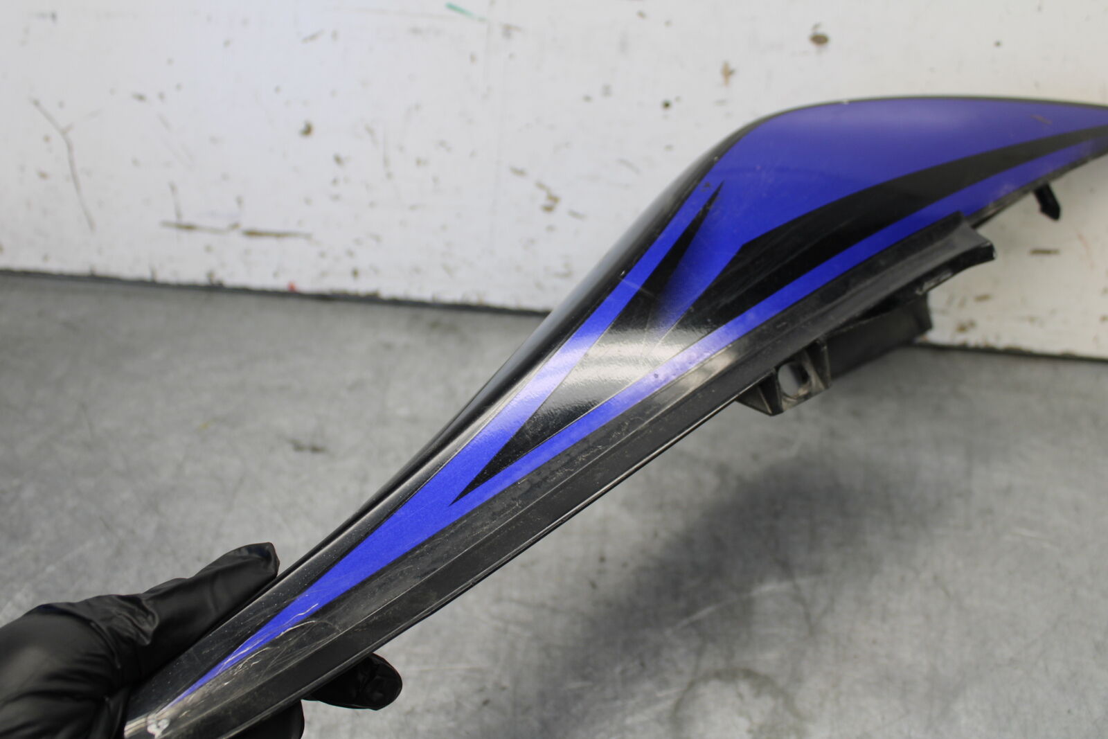 07-09 YAMAHA FZ6 RIGHT REAR BACK TAIL FAIRING COWL SHROUD BB713