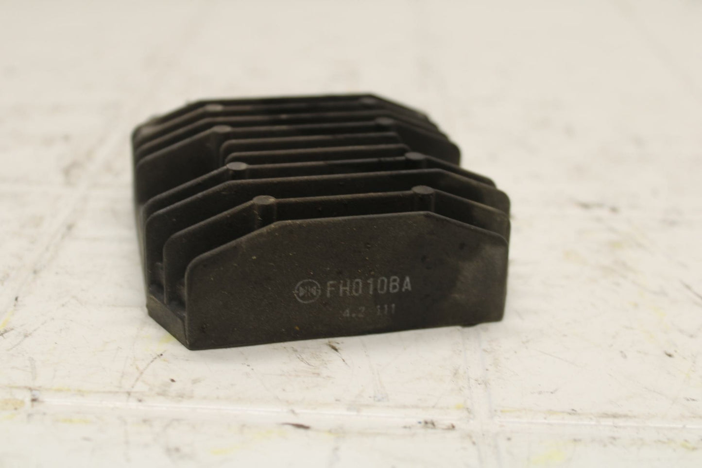 04-05 KAWASAKI NINJA ZX10R RECTIFIER VOLTAGE REGULATOR 21066-0771 BB398