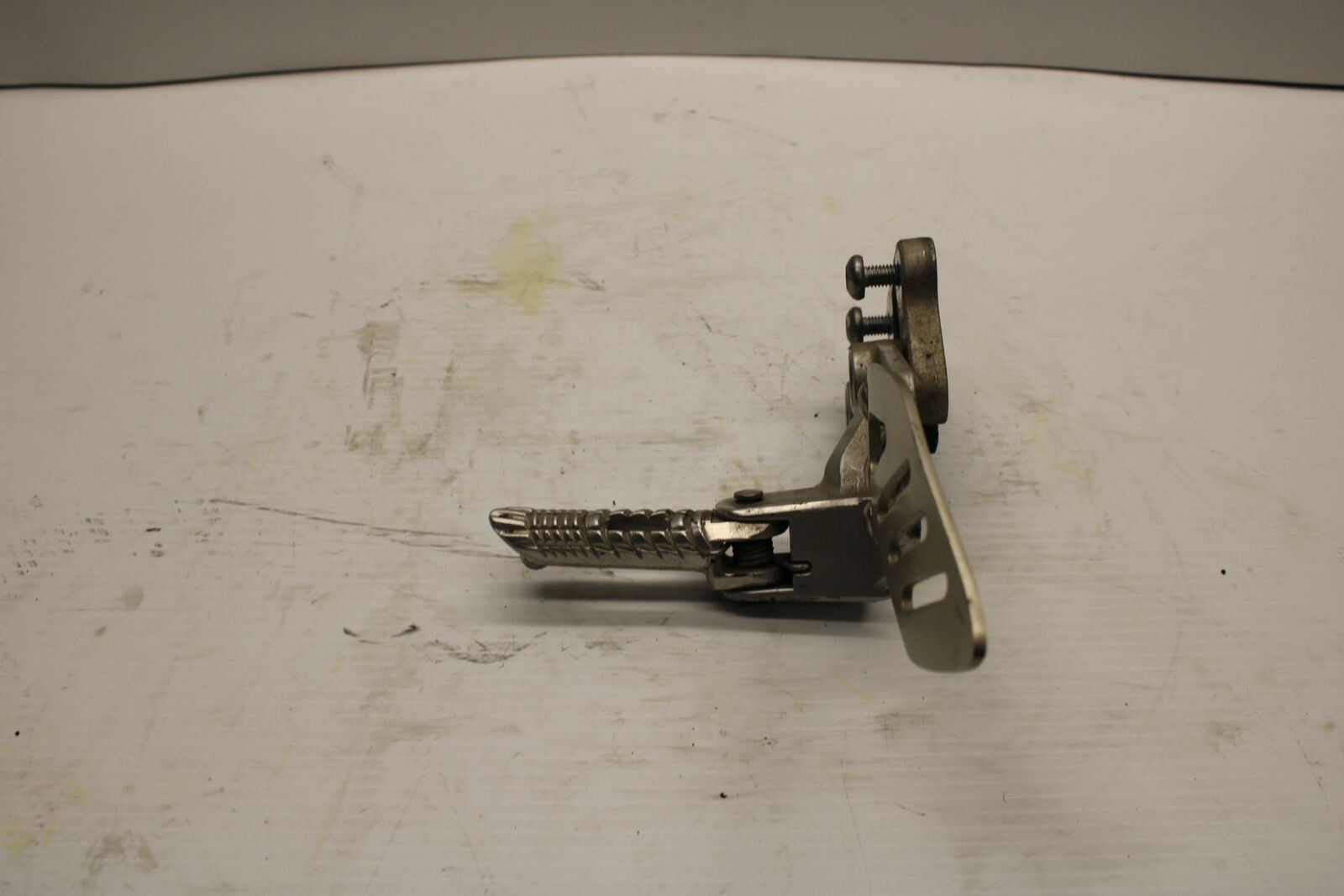 06-07 SUZUKI GSXR600 LEFT REARSET REAR SET DRIVER FOOT PEG BRACKET MOUNT BB245