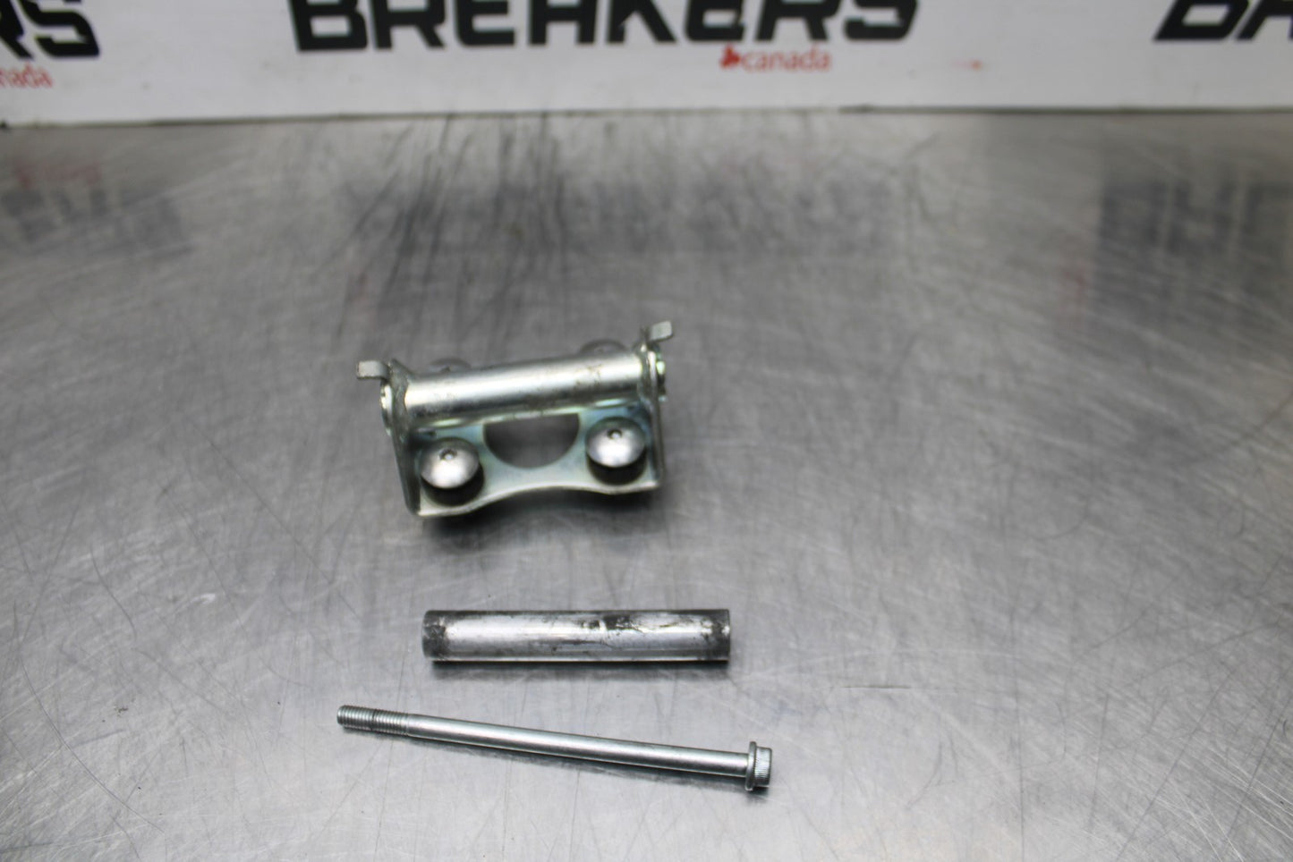 07 SUZUKI GSXR1000 GAS TANK FUEL CELL PETROL RESERVOIR BRACKET MOUNT BB770