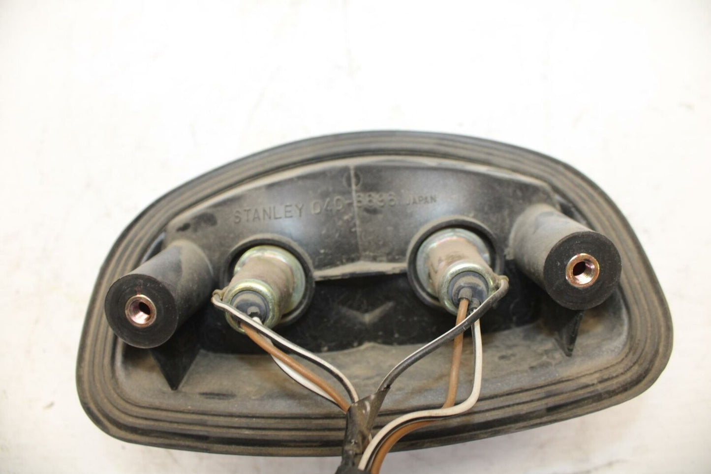 04-09 SUZUKI GS500F REAR TAIL TAILLIGHT BACK BRAKE LIGHT 35710-01D30 BB261