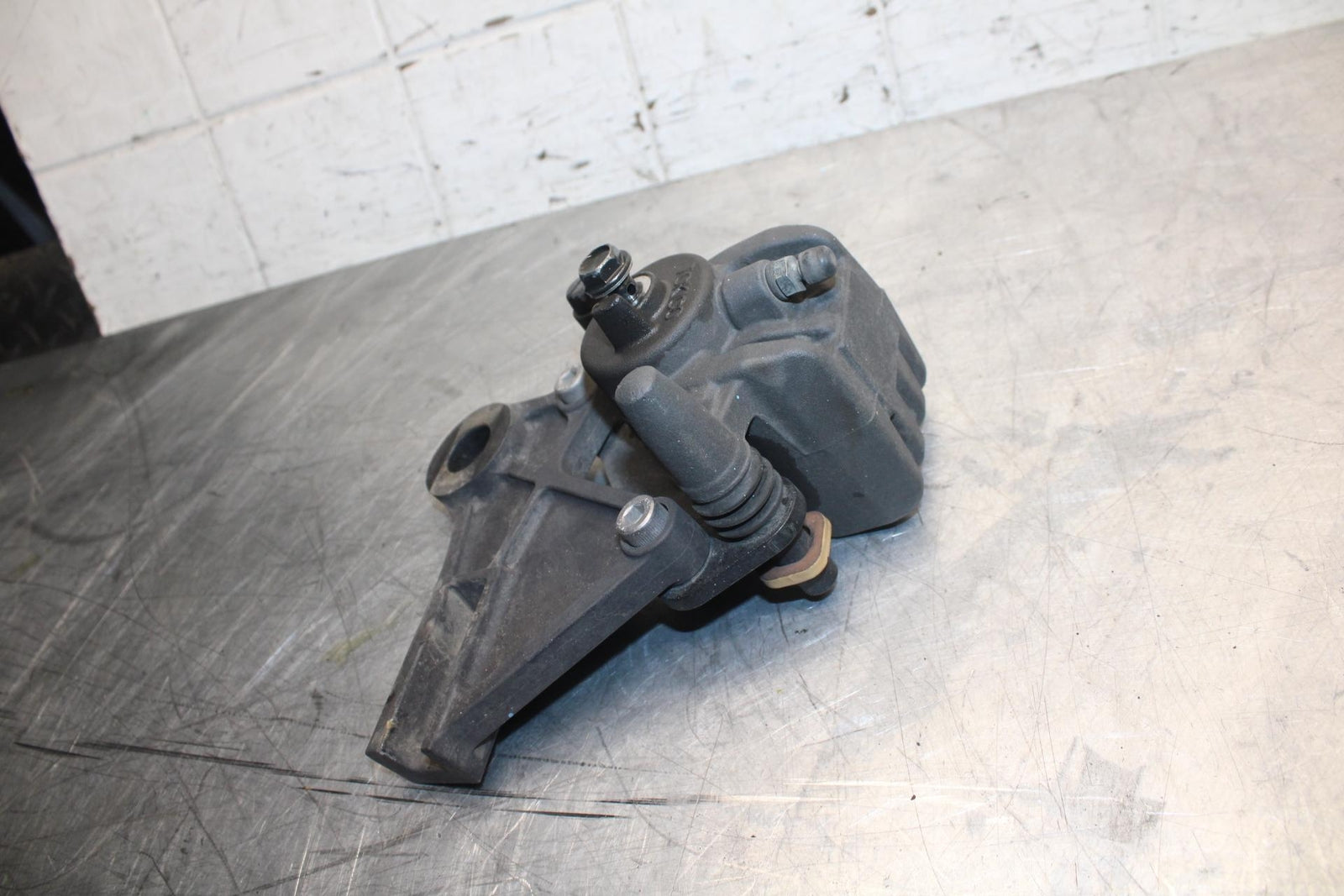 11 KAWASAKI NINJA 650 ER EX 650 REAR BACK BRAKE CALIPER W MOUNT BRACKET BB503