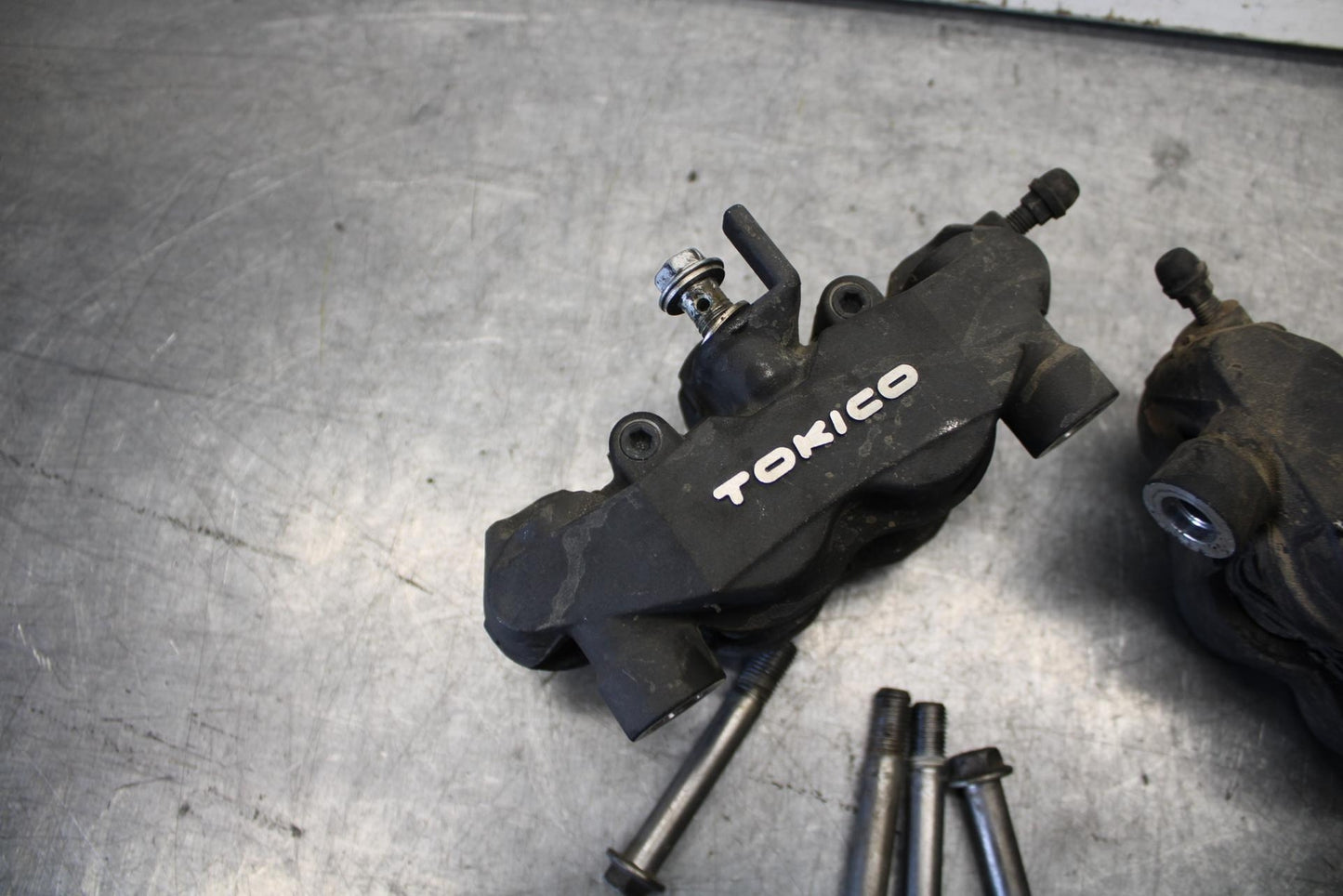 08-10 SUZUKI GSXR 600  RIGHT LEFT FRONT BRAKE CALIPER SET PAIR CALIPERS BB101