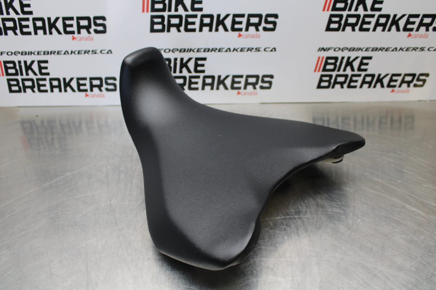 14-17 YAMAHA FZ07 FRONT DRIVERS SEAT PAD SADDLE PILLION BB162