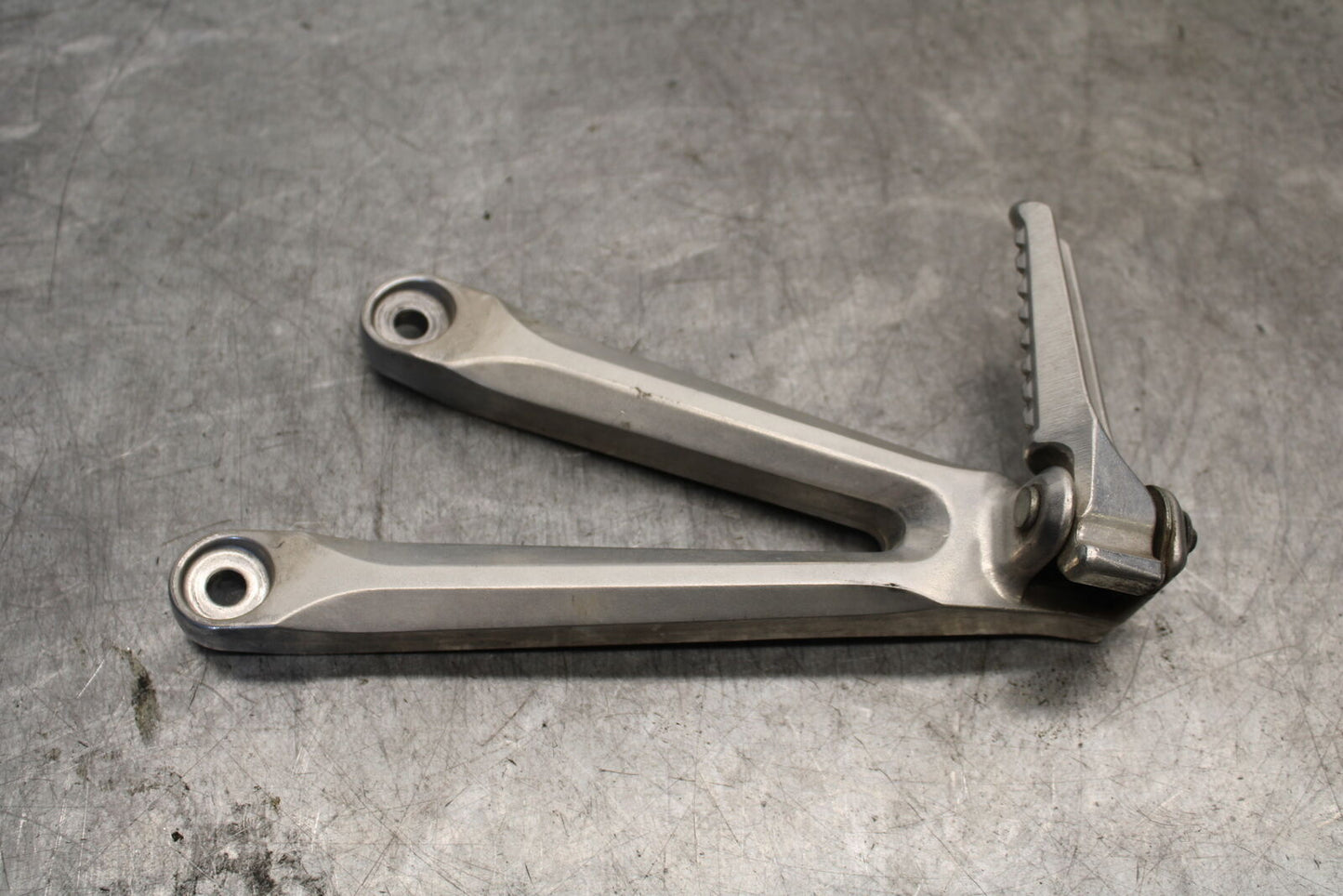 05-06 HONDA CBR600RR LEFT REAR PASSENGER PEG 50730-MEL-305 50730-MEL-D00 BB655 