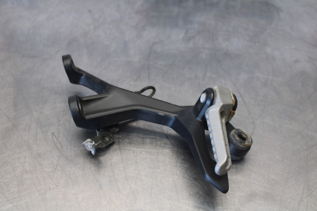 24-25 KAWASAKI NINJA 500 ABS RIGHT REAR BACK PASSENGER PEG BB899