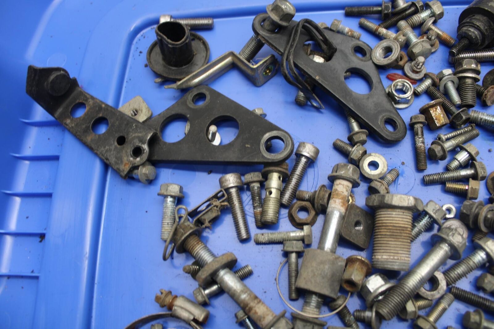 1992 Honda CBR600F2 LEFTOVER MOUNTING BOLTS HARDWARE MOTOR SCREWS BB40