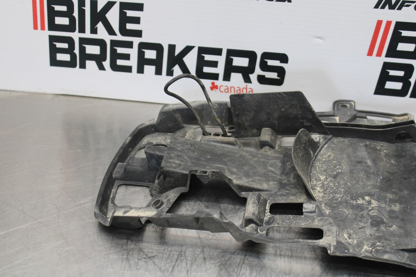 11-22 SUZUKI GSXR 600  REAR BACK TAIL UNDERTAIL BATTERY TRAY PLASTIC BB193