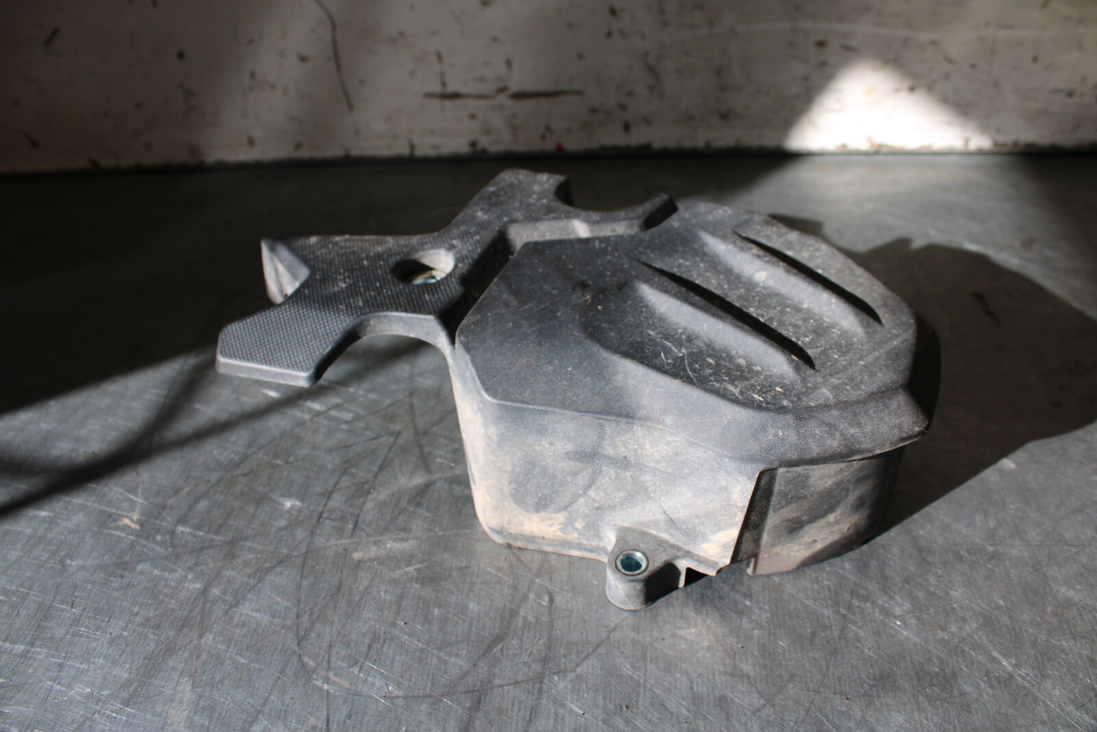 19-22 KAWASAKI Z400 ENGINE SPROCKET COVER BB708
