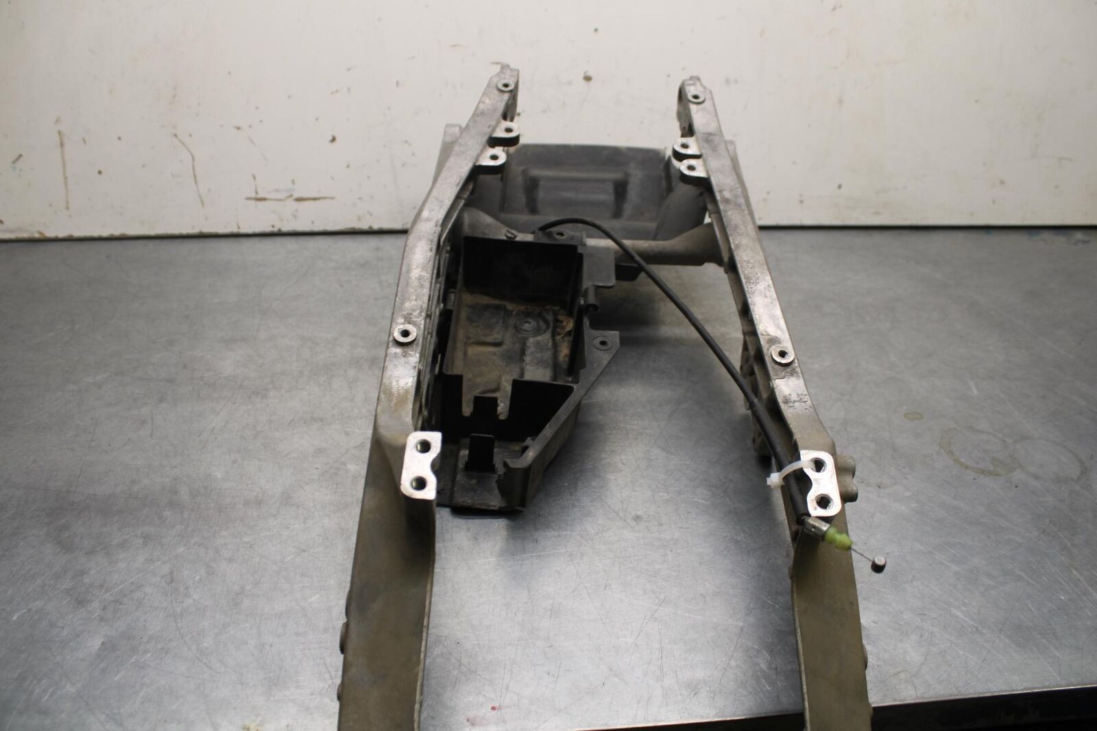 03-04 HONDA CBR600RR REAR SUBFRAME BACK SUB FRAME 50200-MEE-000 BB637