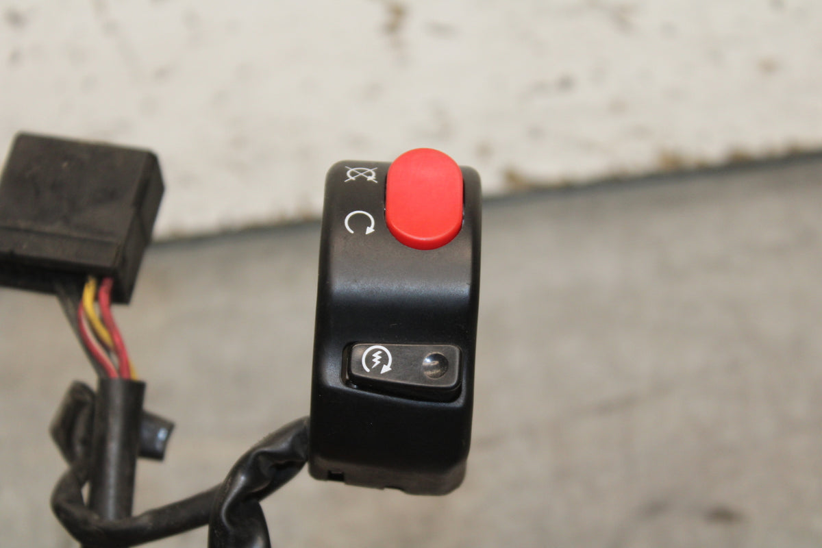 03-04 TRIUMPH DAYTONA 600 RIGHT CLIP ON KILL OFF START SWITCH SWITCHES  BB745