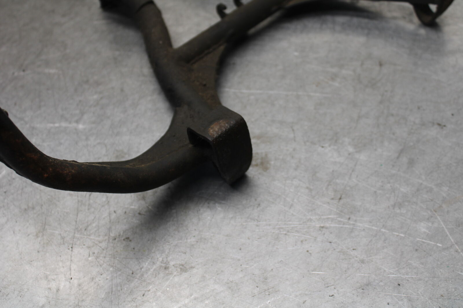 85-86 SUZUKI MADURA 1200 CENTER MAIN STAND  BB691