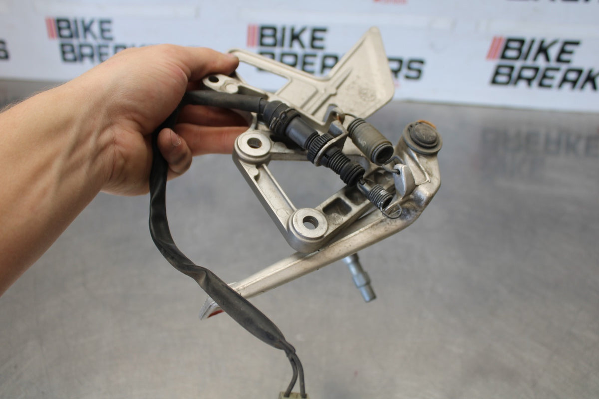 06-07 HONDA INTERCEPTOR 800 VFR800 RIGHT REARSET REAR SET DRIVER FOOT PEG BB917