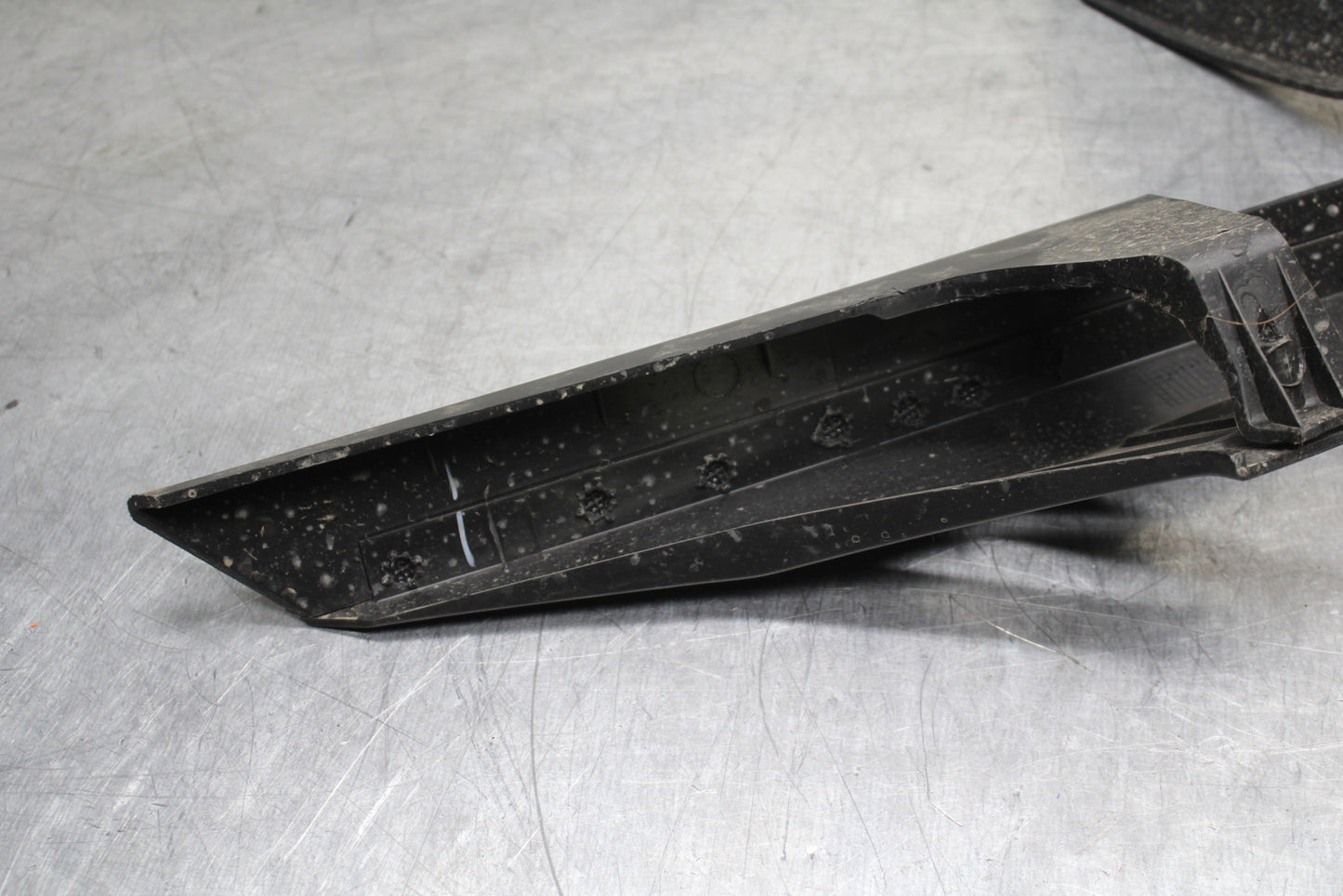 17-24 KTM 390 DUKE REAR BACK WHEEL TIRE HUGGER FENDER BB734
