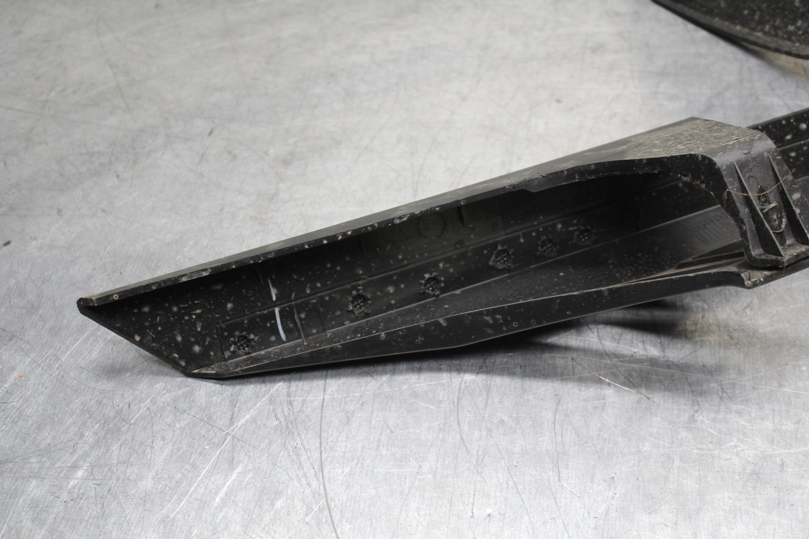 17-24 KTM 390 DUKE REAR BACK WHEEL TIRE HUGGER FENDER BB734