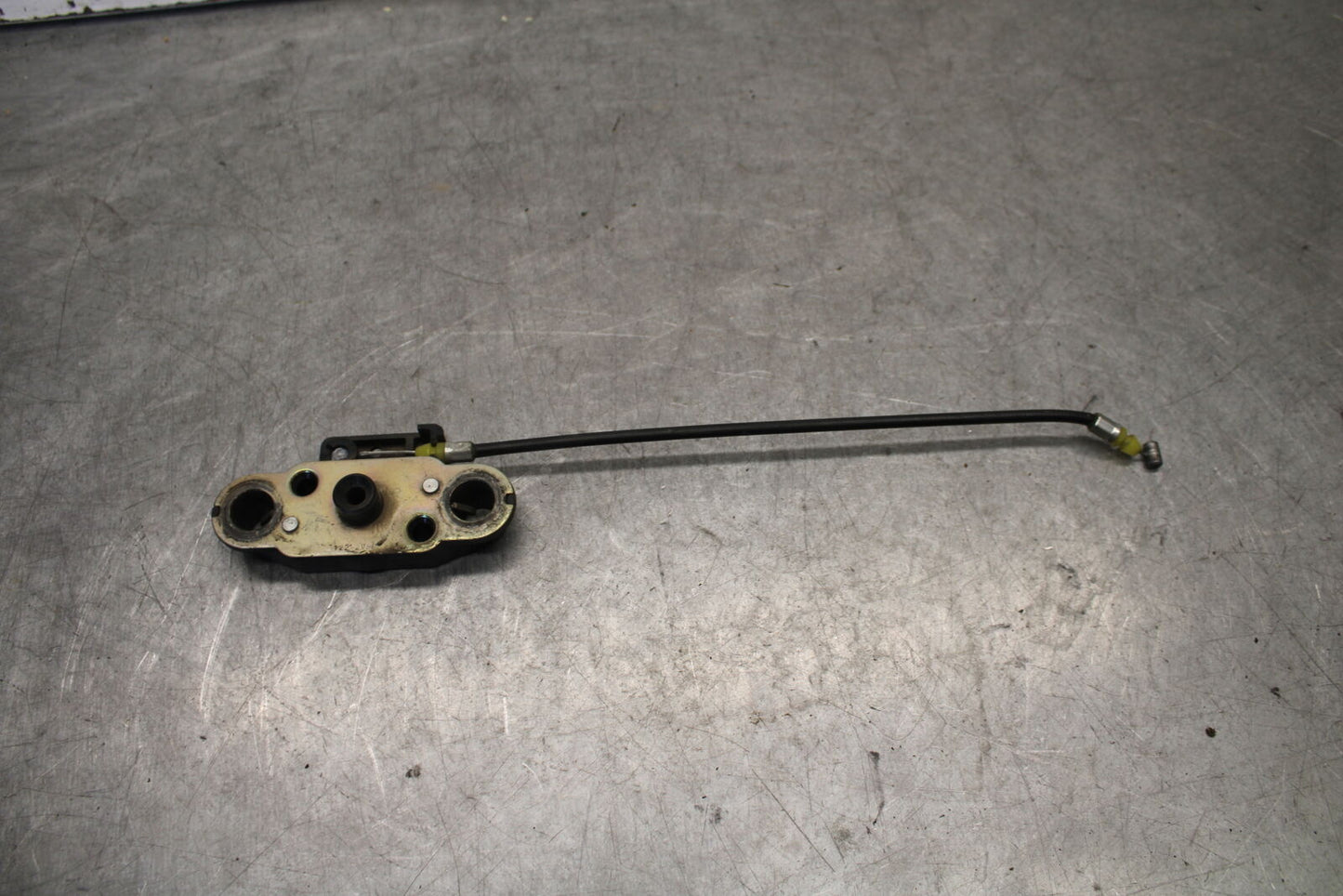 05-06 SUZUKI GSXR1000 REAR PASSENGER SEAT LATCH LOCK ASSEMBLY 45280-01A00 BB663