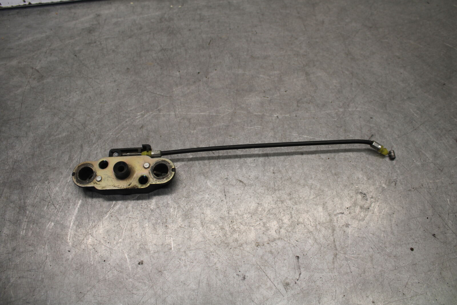 05-06 SUZUKI GSXR1000 REAR PASSENGER SEAT LATCH LOCK ASSEMBLY 45280-01A00 BB663