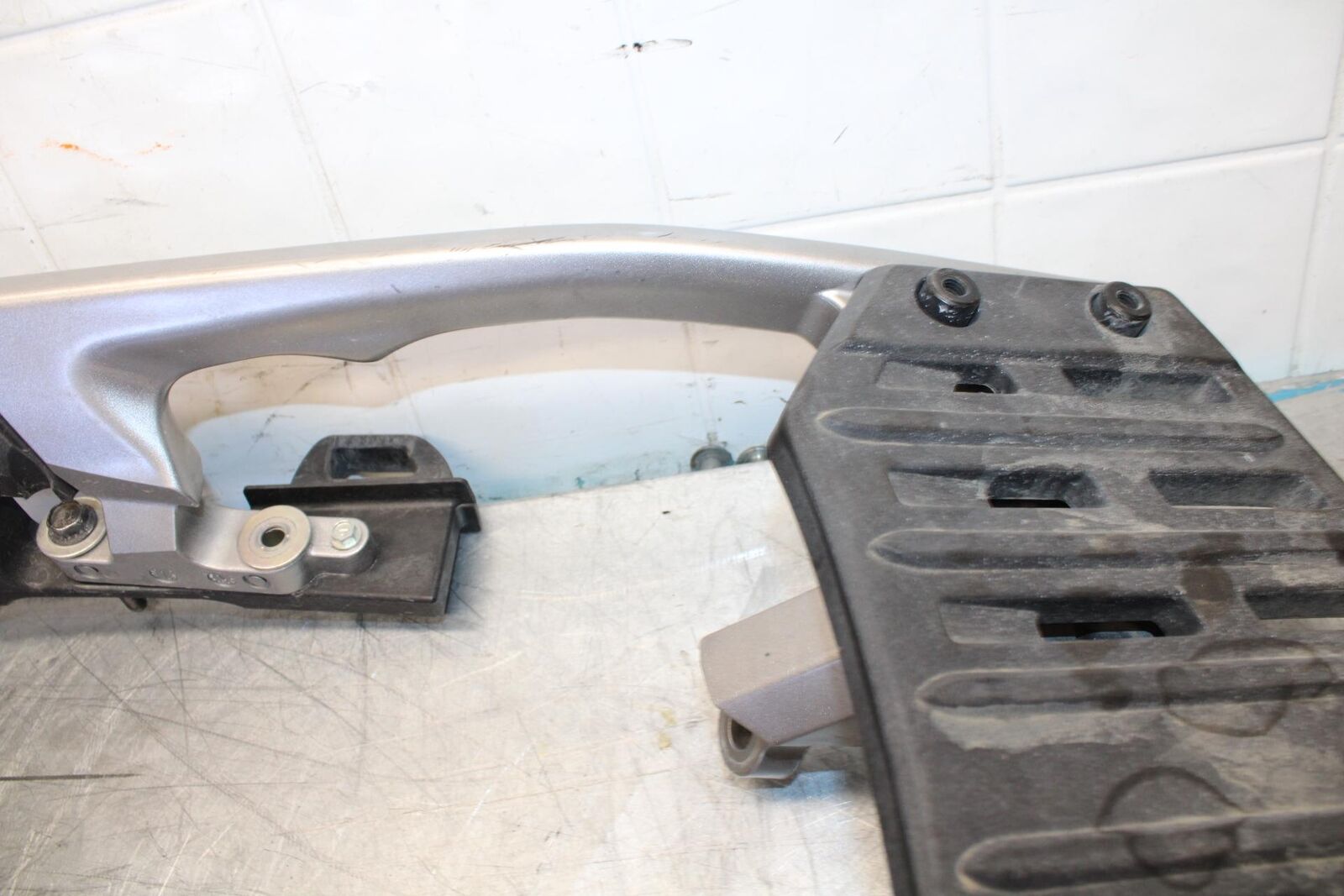 07-08 KAWASAKI CONCOURS 1400 ABS REAR RACK BACK GRAB BB449