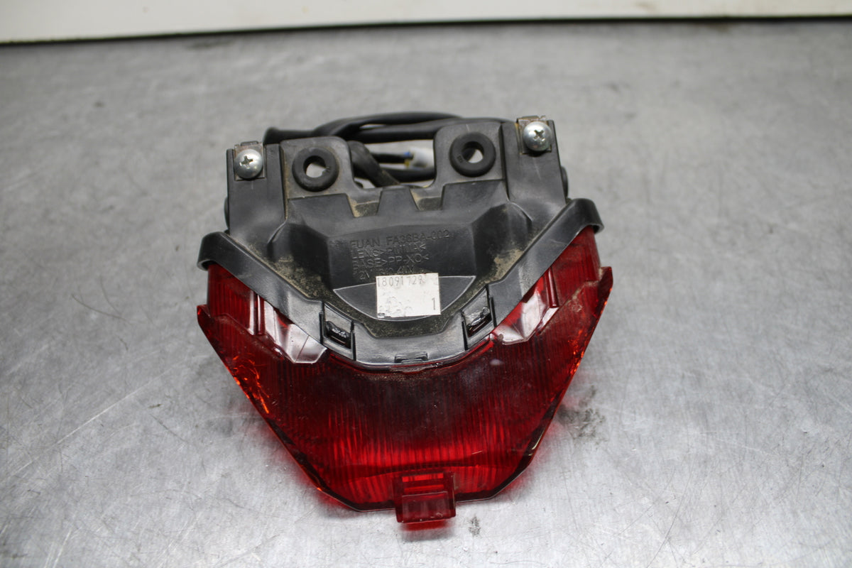 19-21 YAMAHA YZF R3 REAR TAIL TAILLIGHT BACK BRAKE LIGHT BB121