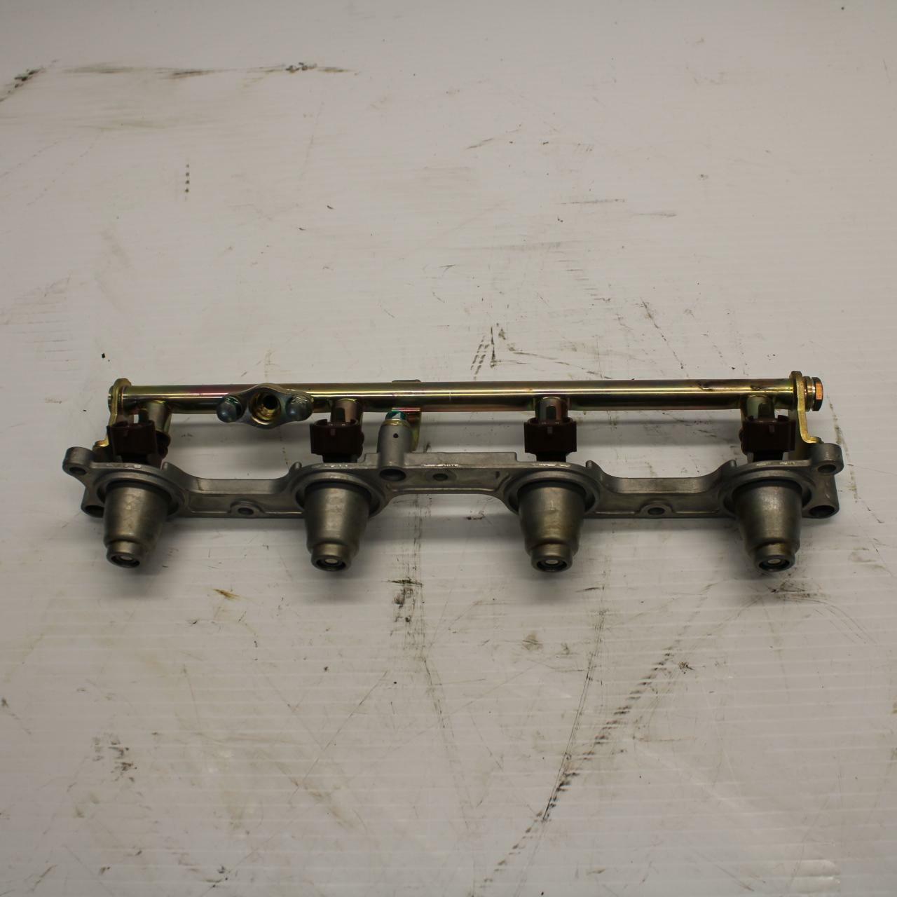 04-05 HONDA CBR1000RR SECONDARY FUEL INJECTORS TOP AIRBOX GAS RAIL BB242