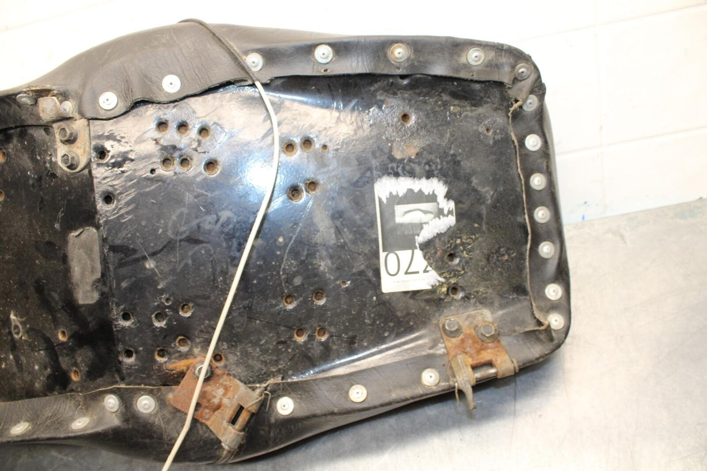 75 SUZUKI GT 550 FRONT REAR SEAT SADDLE BB72 