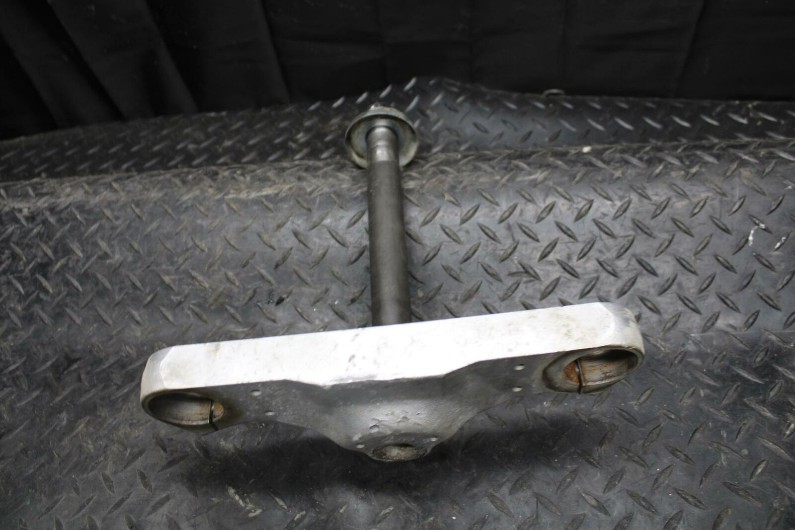 03-05 HONDA SHADOW CLASSIC 750 FRONT FORKS CLAMP LOWER TRIPLE TREE STEM BB229