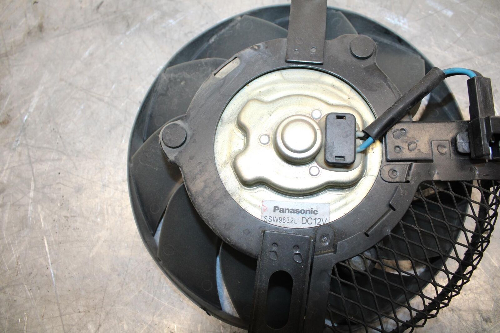 13 SUZUKI GSXR750 ENGINE RADIATOR COOLING FAN BB474