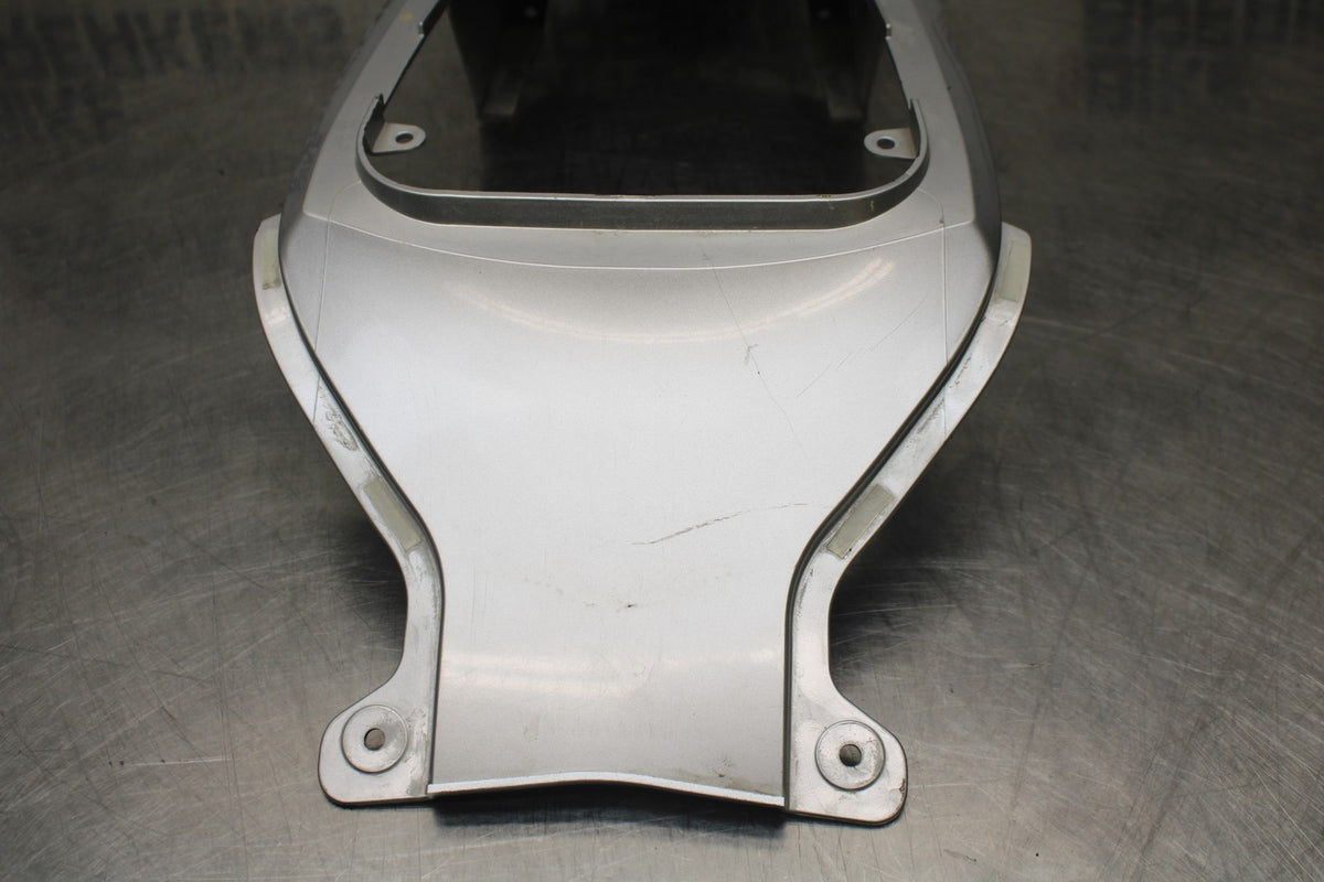 06-07 SUZUKI GSXR 600 CENTER REAR BACK TAIL FAIRING COWL BB822