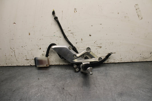 15-16 HONDA CB300F RIGHT REARSET REAR SET DRIVER FOOT PEG REST STOP BB740