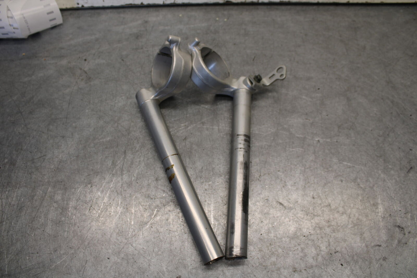 05-06 SUZUKI GSXR1000 LEFT RIGHT CLIP ON HANDLEBARS PAIR SET 56111-41G00 BB663