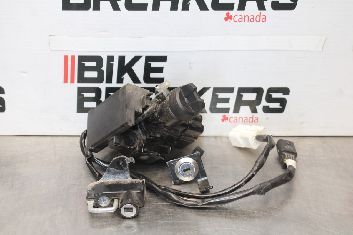 24-25 KAWASAKI NINJA 500 ABS IGNITION LOCK SEAT LOCK HELMET LOCK BB899