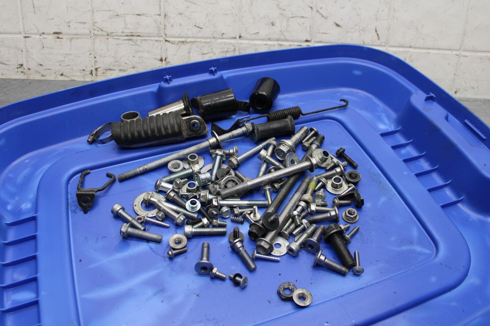 2014 Kawasaki Ninja 650 EX650E ENGINE MOUNTING AND MISC BOLTS HARDWARE BB569