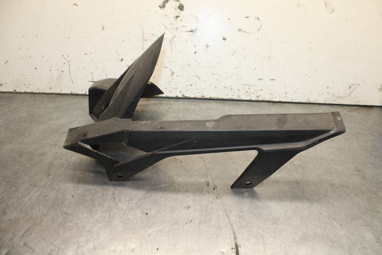 19-22 KAWASAKI Z400 REAR BACK DRIVE CHAIN GUARD COVER SHIELD BB738