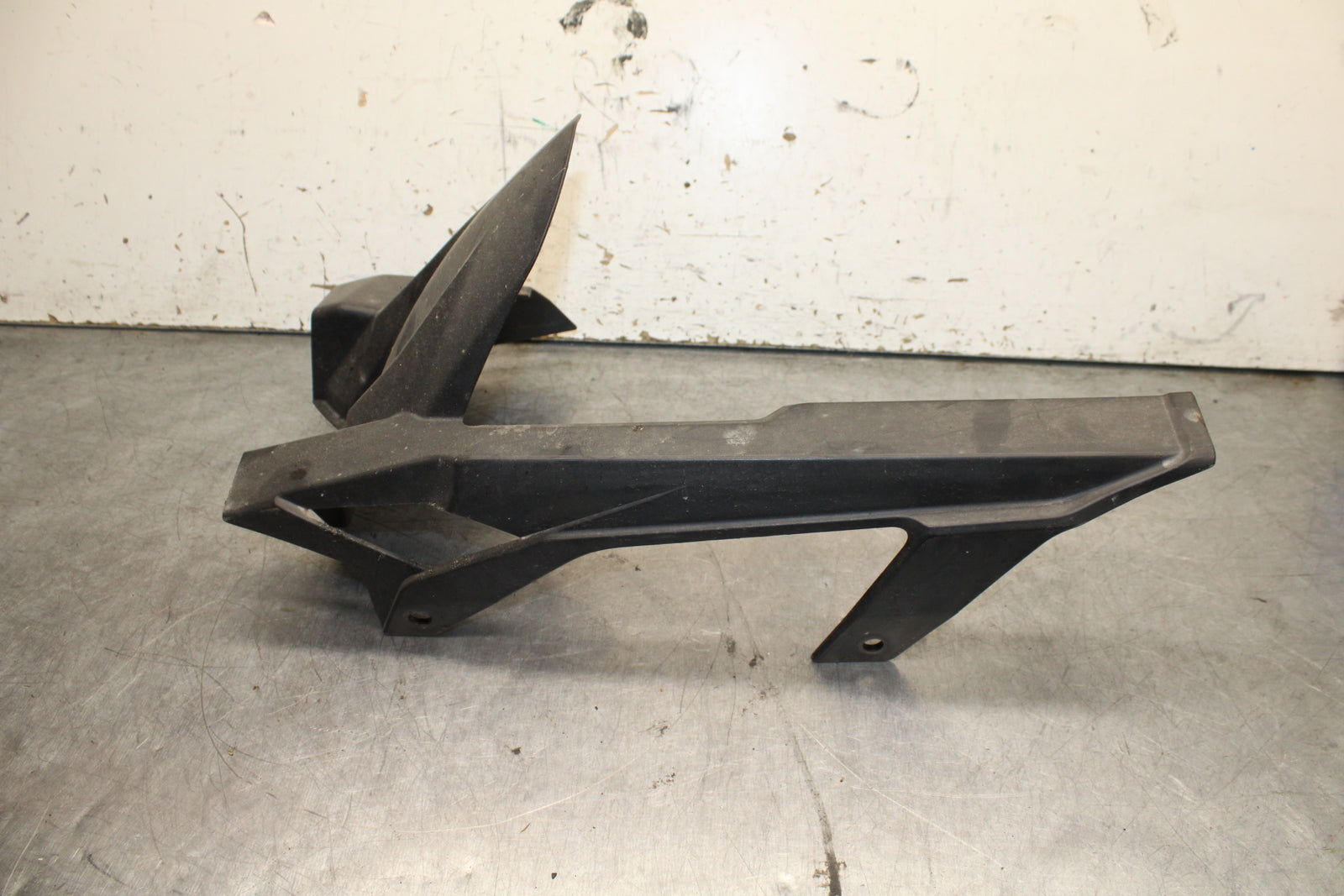 19-22 KAWASAKI Z400 REAR BACK DRIVE CHAIN GUARD COVER SHIELD BB738