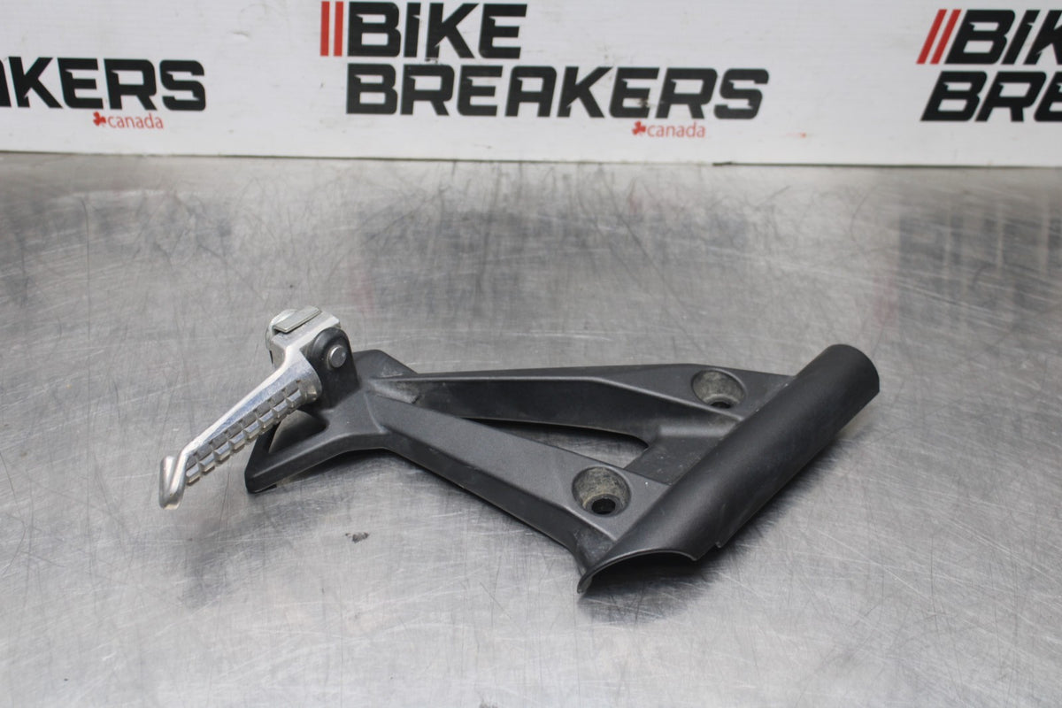 08-12 KAWASAKI NINJA 250R EX250J LEFT REAR BACK PASSENGER PEG BB784